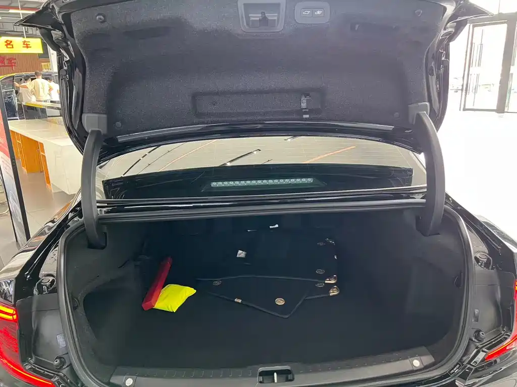 Volvo S90 — фото 15