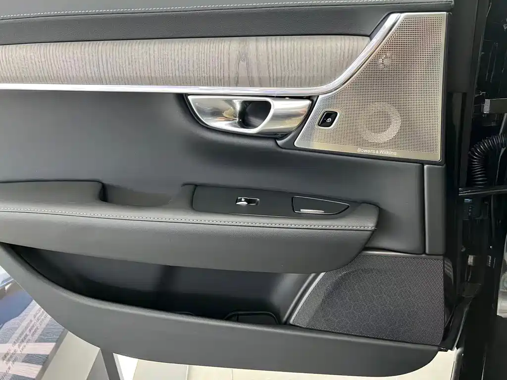 Volvo S90 — фото 17