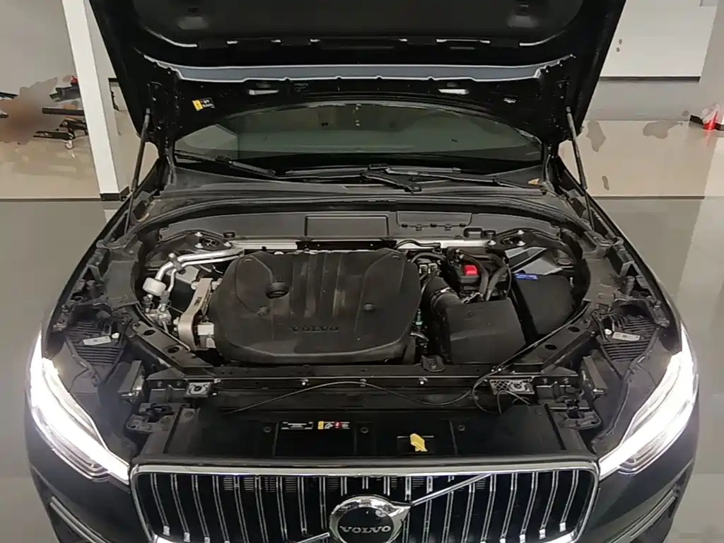 Volvo XC60 — фото 20