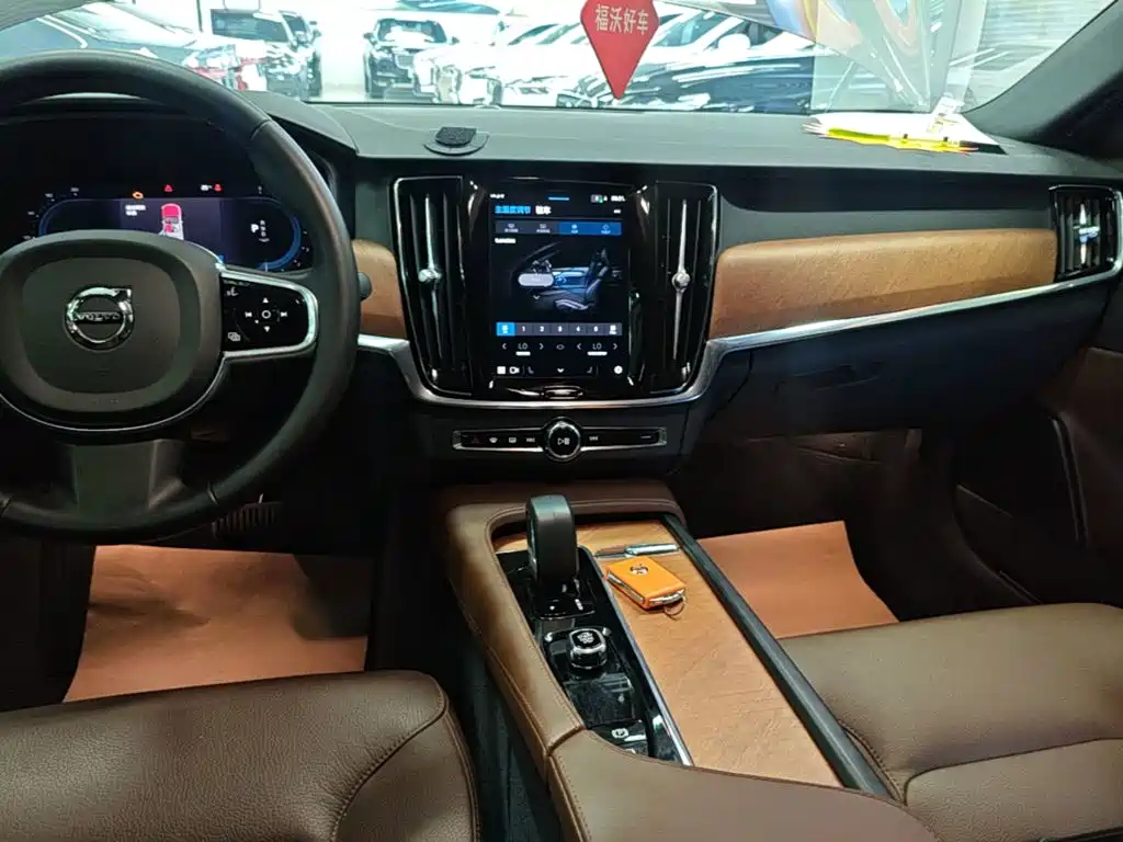 Volvo S90 — фото 13