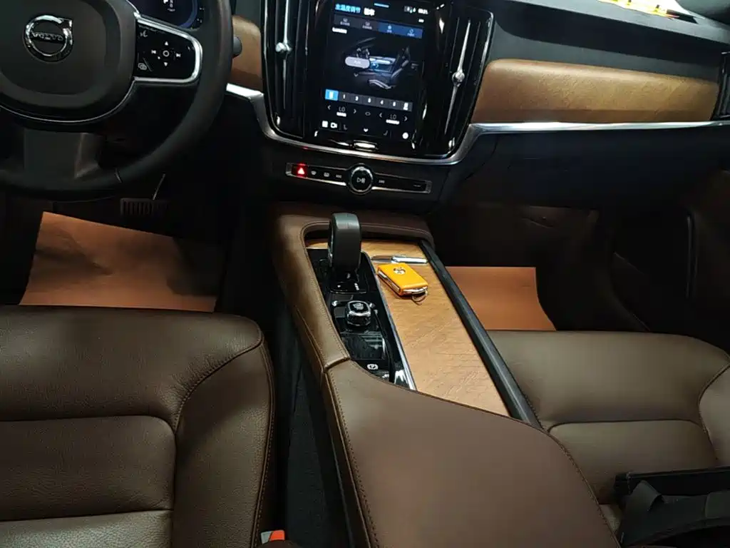 Volvo S90 — фото 14
