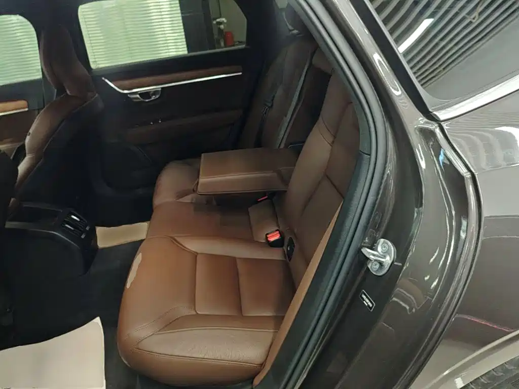 Volvo S90 — фото 17