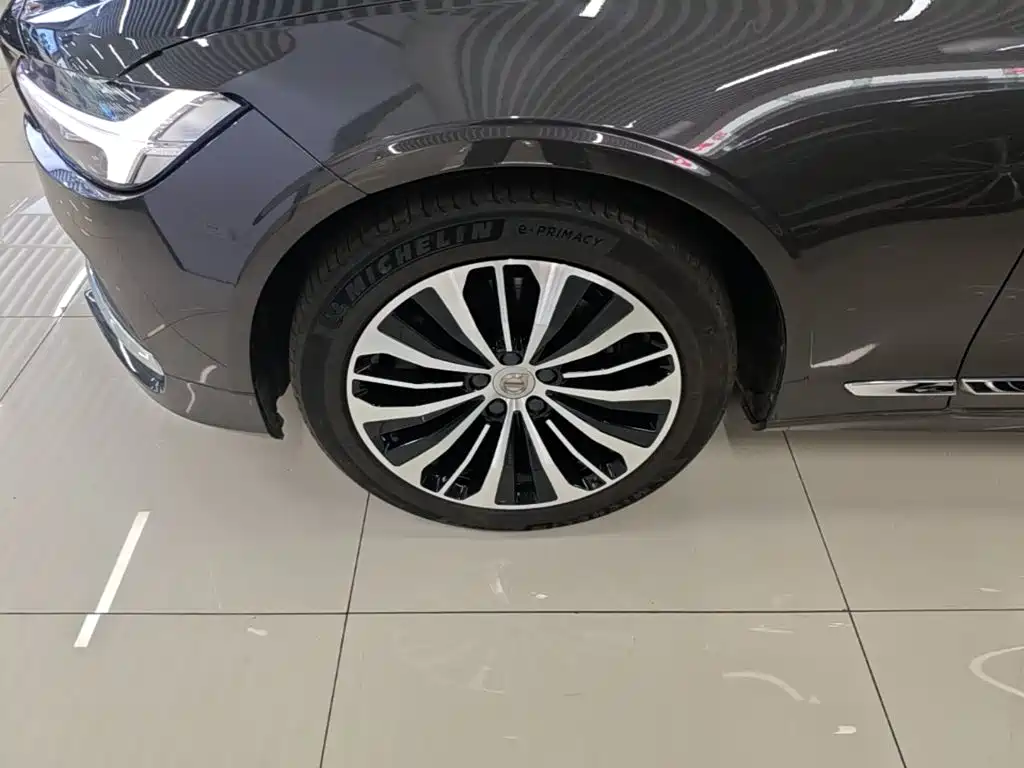Volvo S90 — фото 23