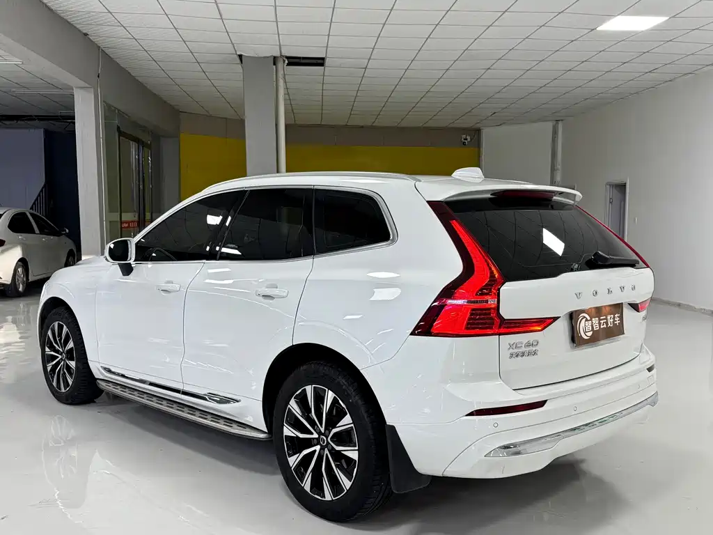 Volvo XC60 — фото 7