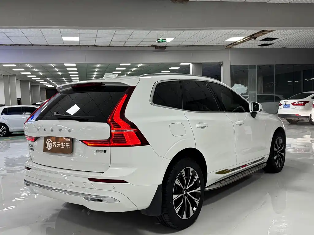 Volvo XC60 — фото 9