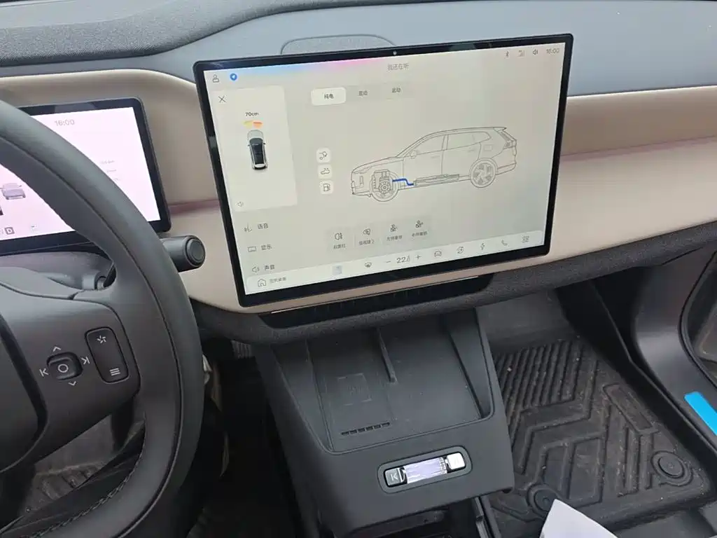 Volvo XC70 PHEV — фото 13