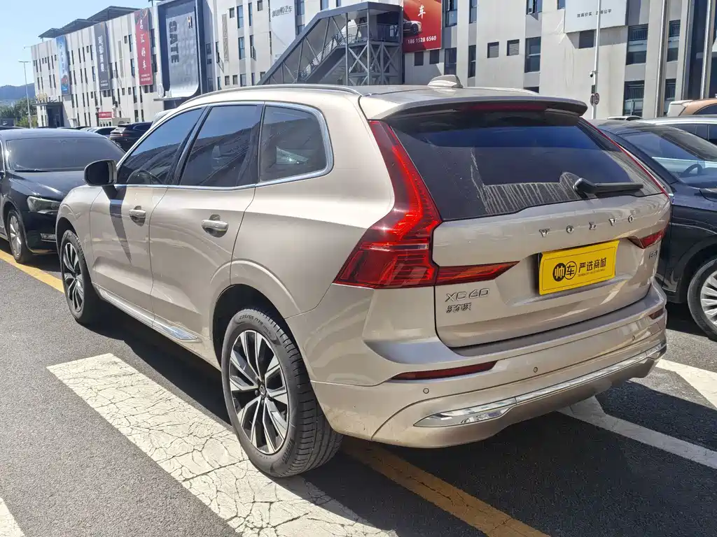 Volvo XC60 — фото 6