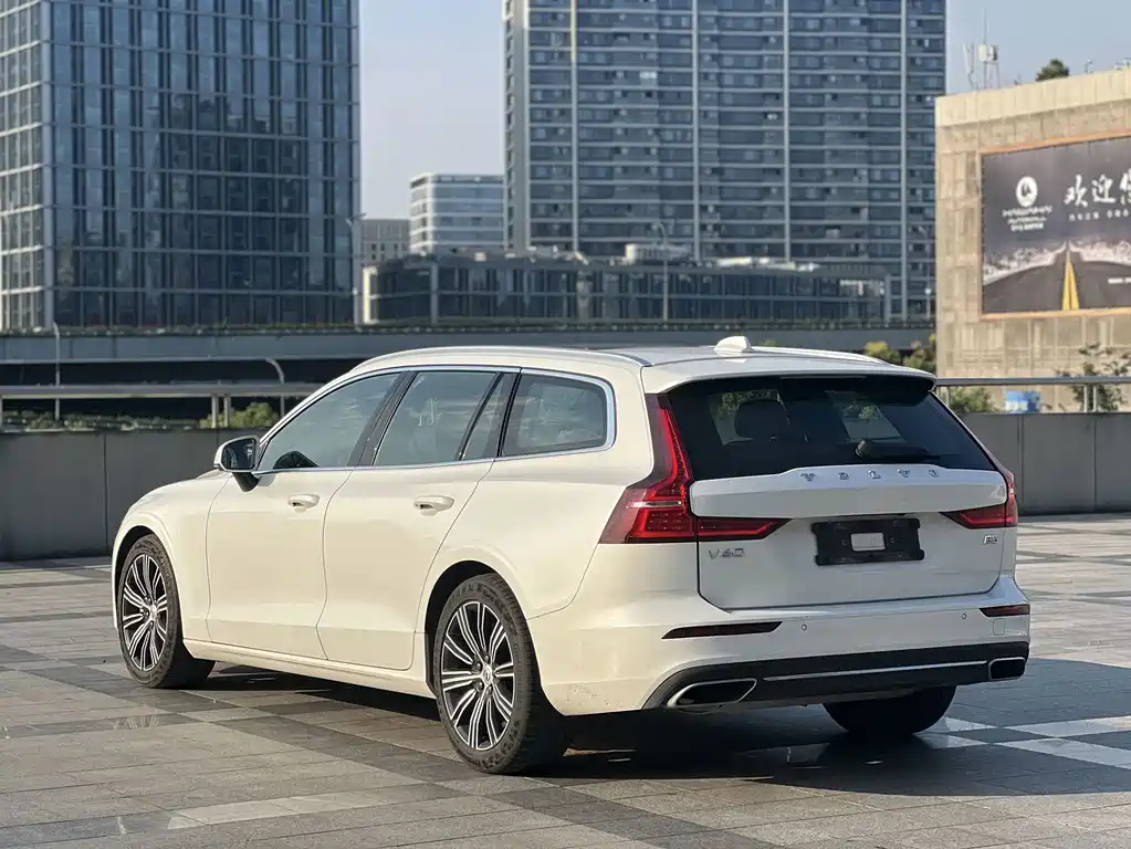 Volvo V60 — фото 4