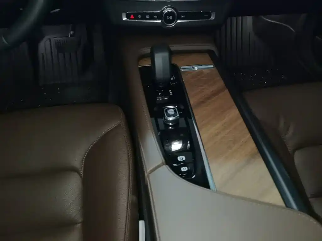 Volvo S90 — фото 14