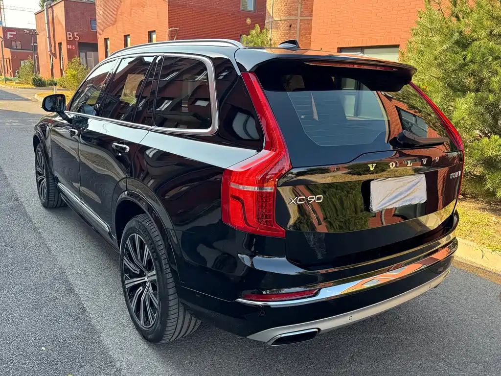 Volvo XC90 — фото 11