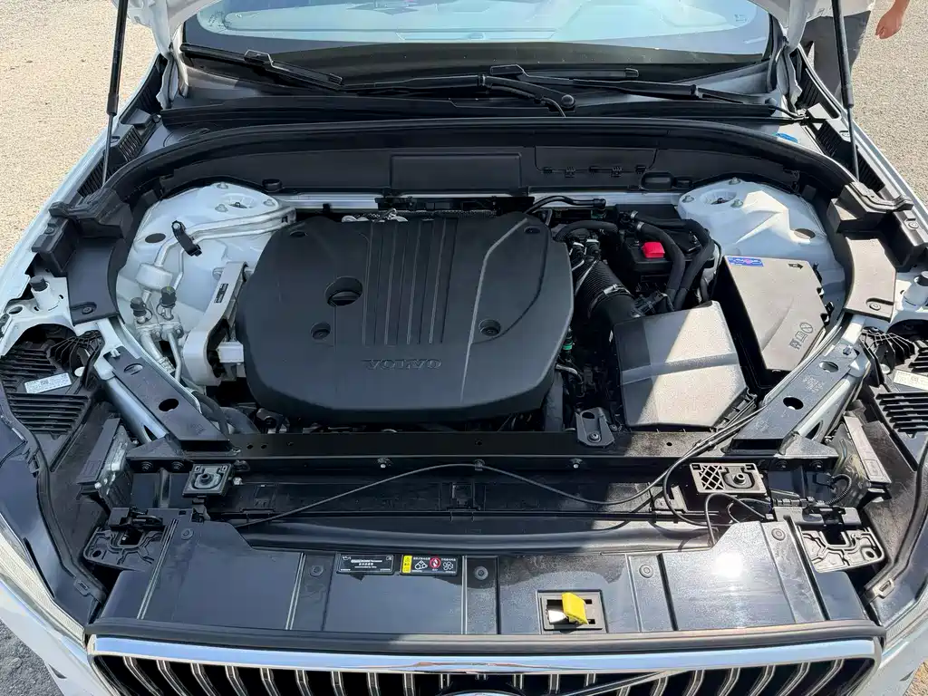 Volvo XC60 — фото 10