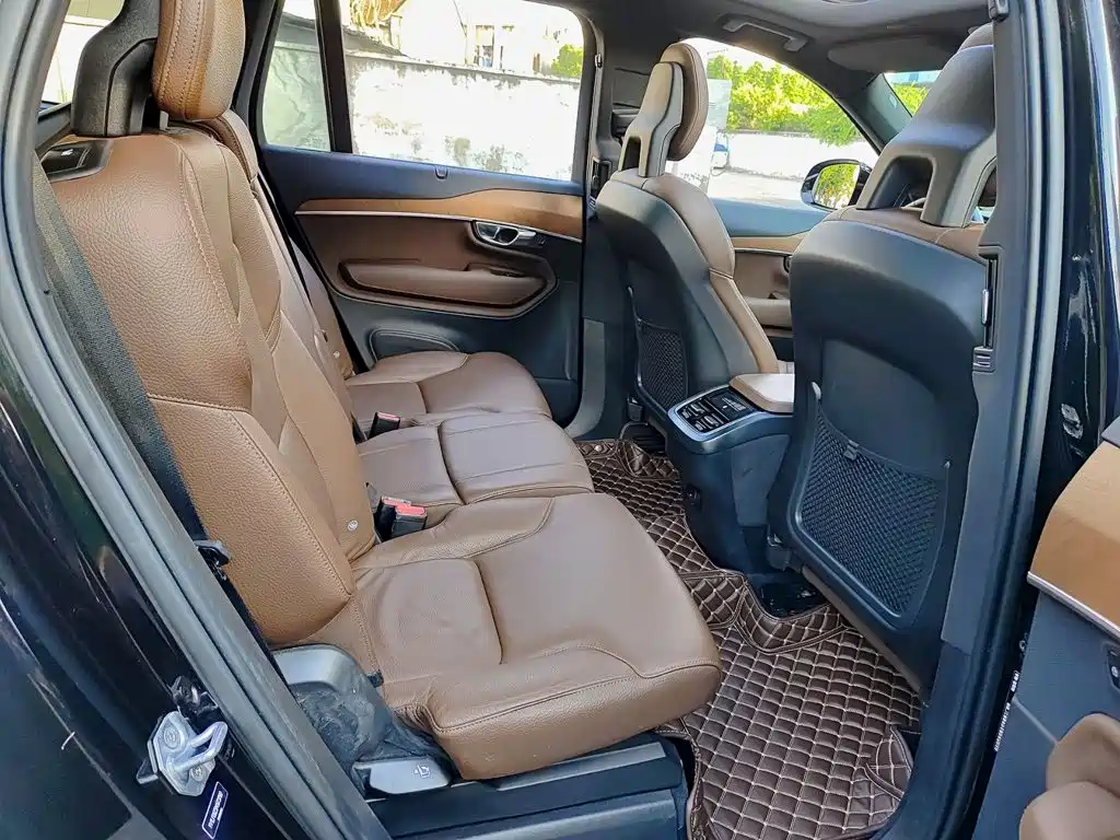 Volvo XC90 — фото 11
