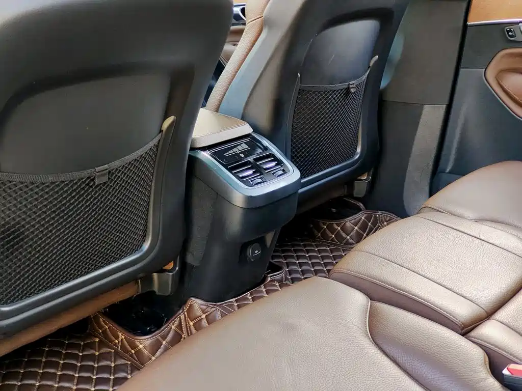 Volvo XC90 — фото 9