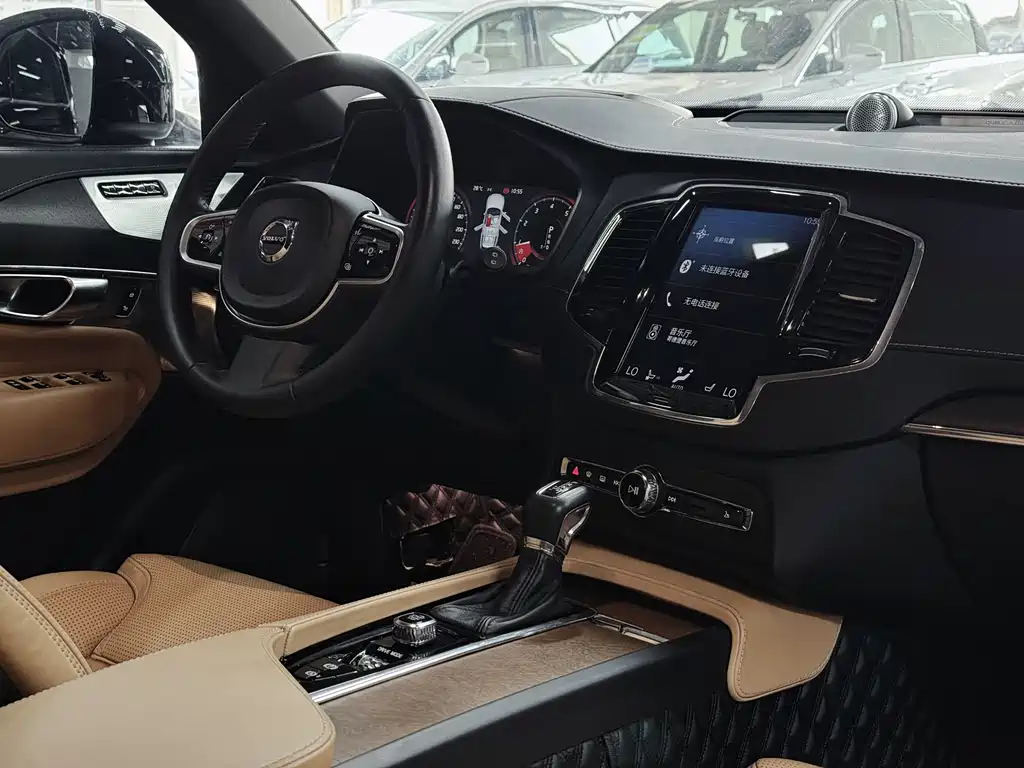 Volvo XC90 — фото 11