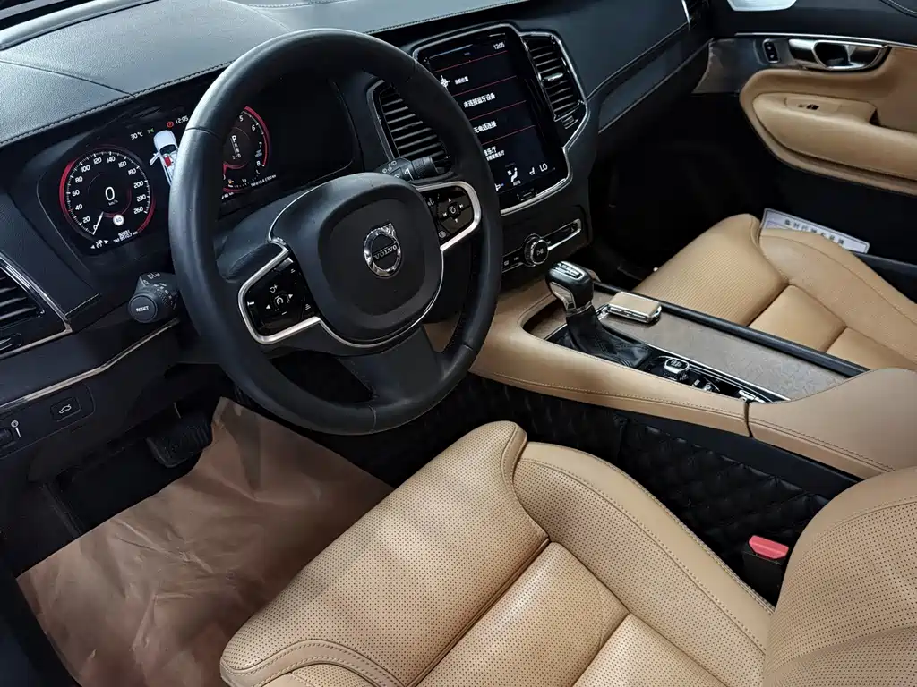 Volvo XC90 — фото 14