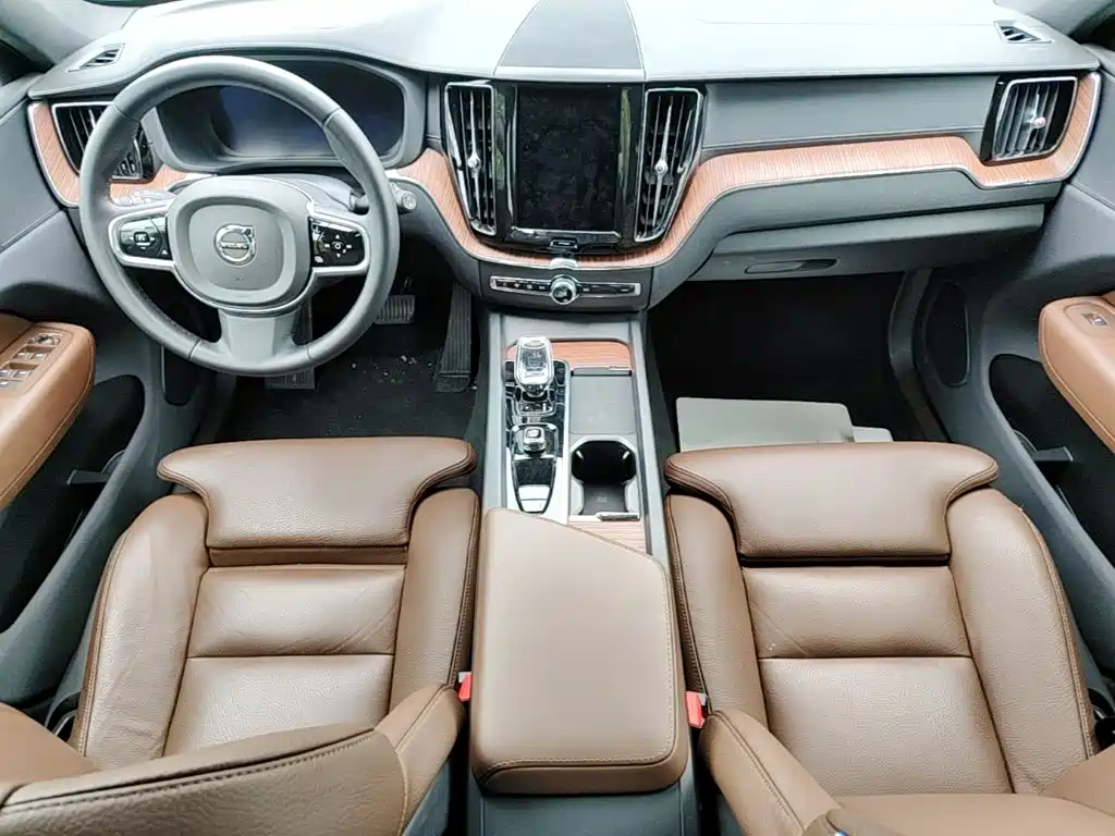 Volvo XC60 — фото 14