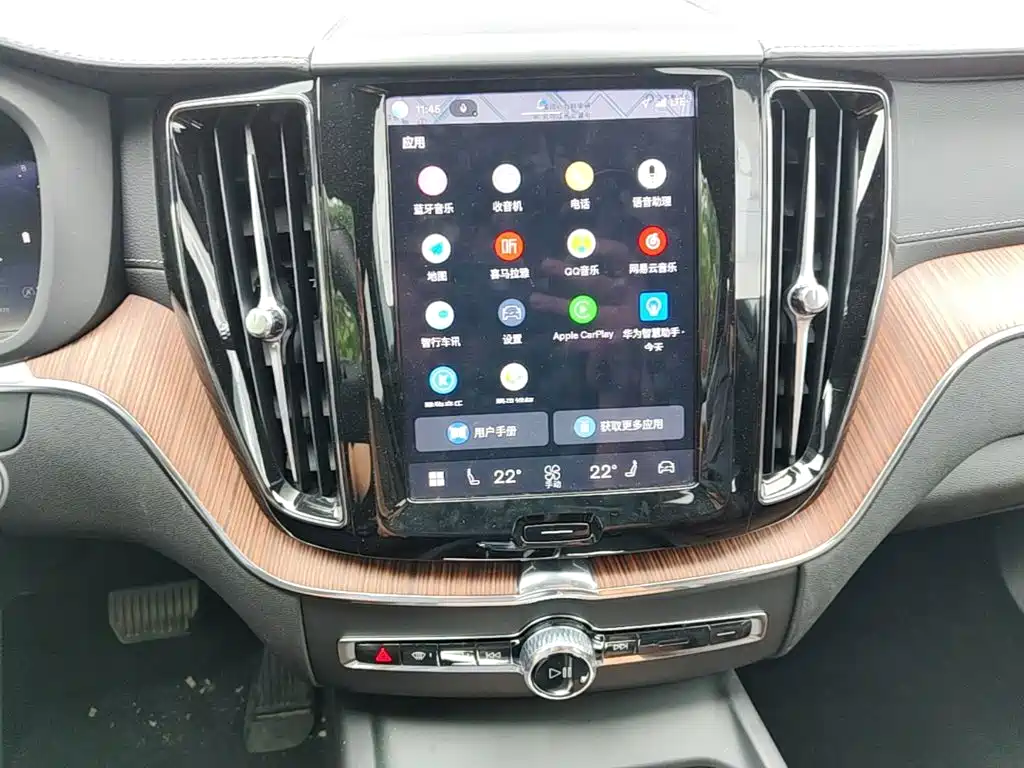 Volvo XC60 — фото 18