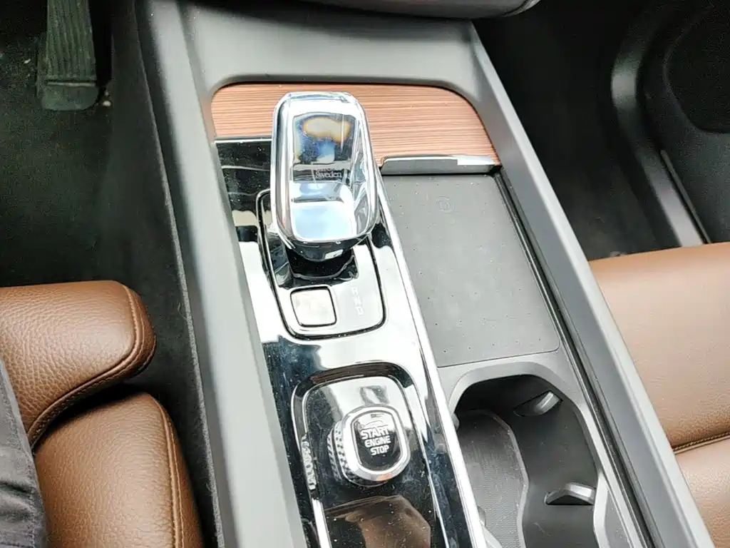Volvo XC60 — фото 19