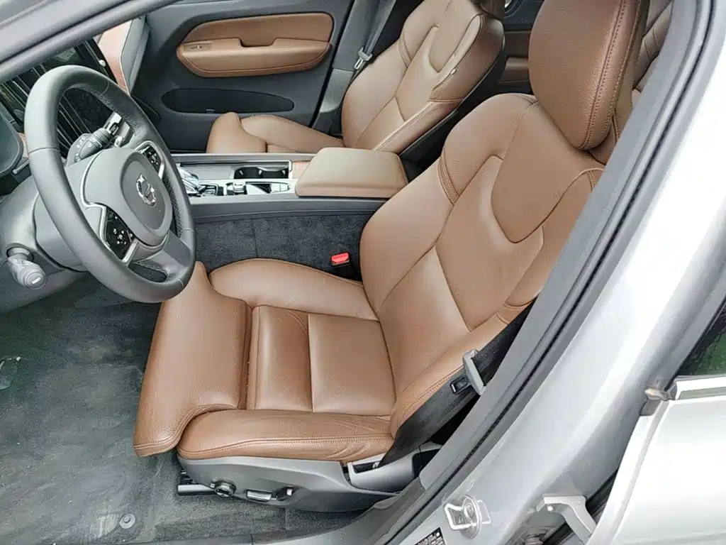 Volvo XC60 — фото 20
