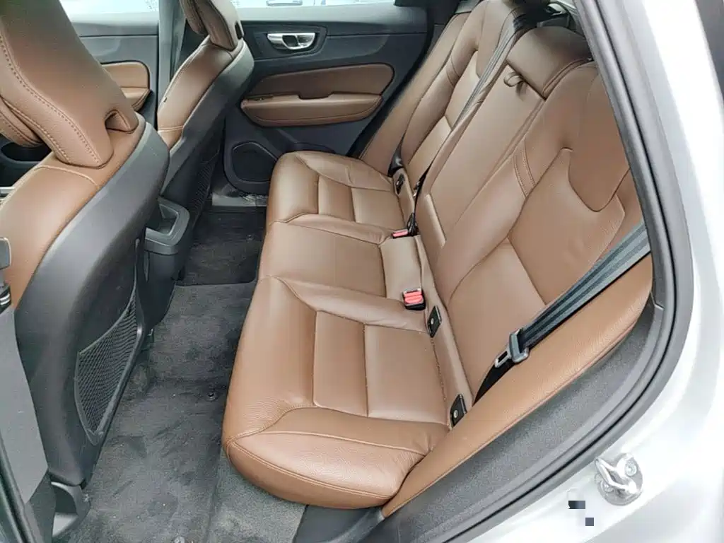Volvo XC60 — фото 22