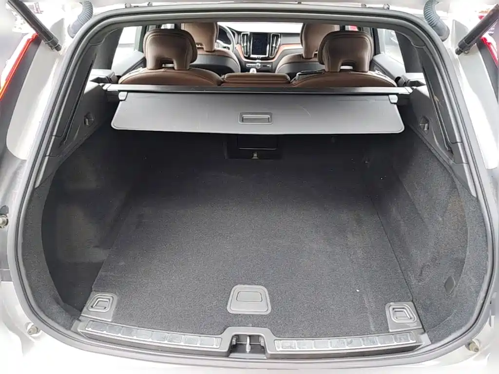 Volvo XC60 — фото 24