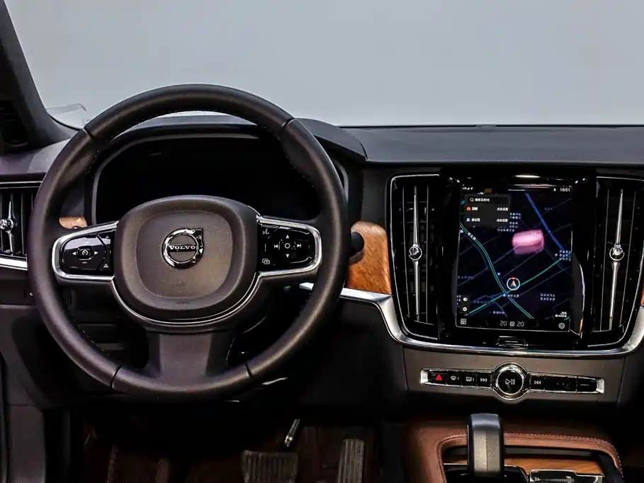 Volvo S90 — фото 21