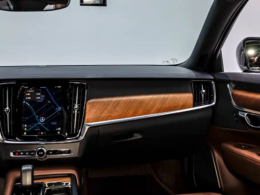 Volvo S90 — фото 22
