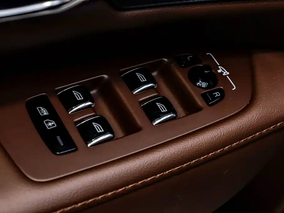 Volvo S90 — фото 24
