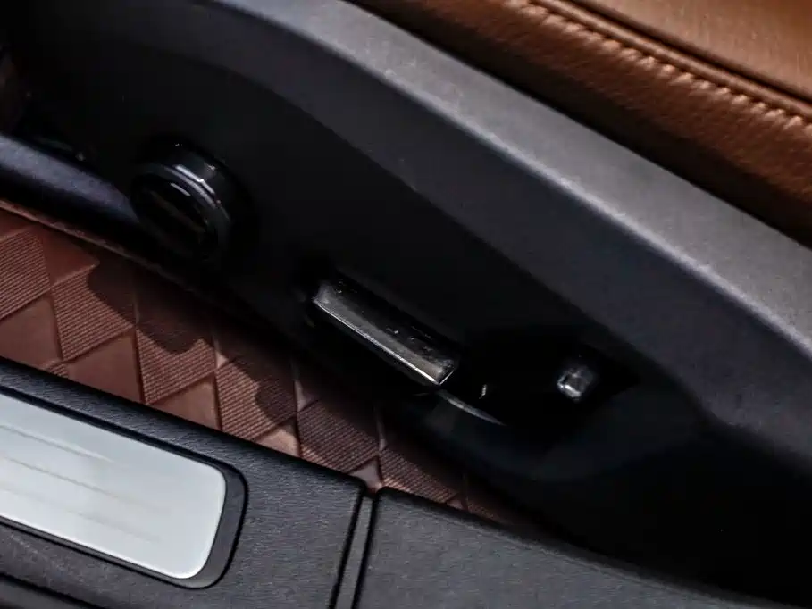 Volvo S90 — фото 25