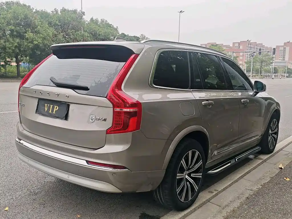 Volvo XC90 — фото 9
