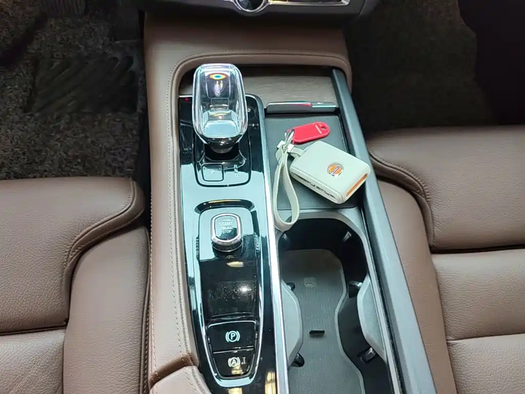 Volvo S90 — фото 14