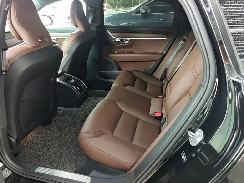 Volvo S90 — фото 17
