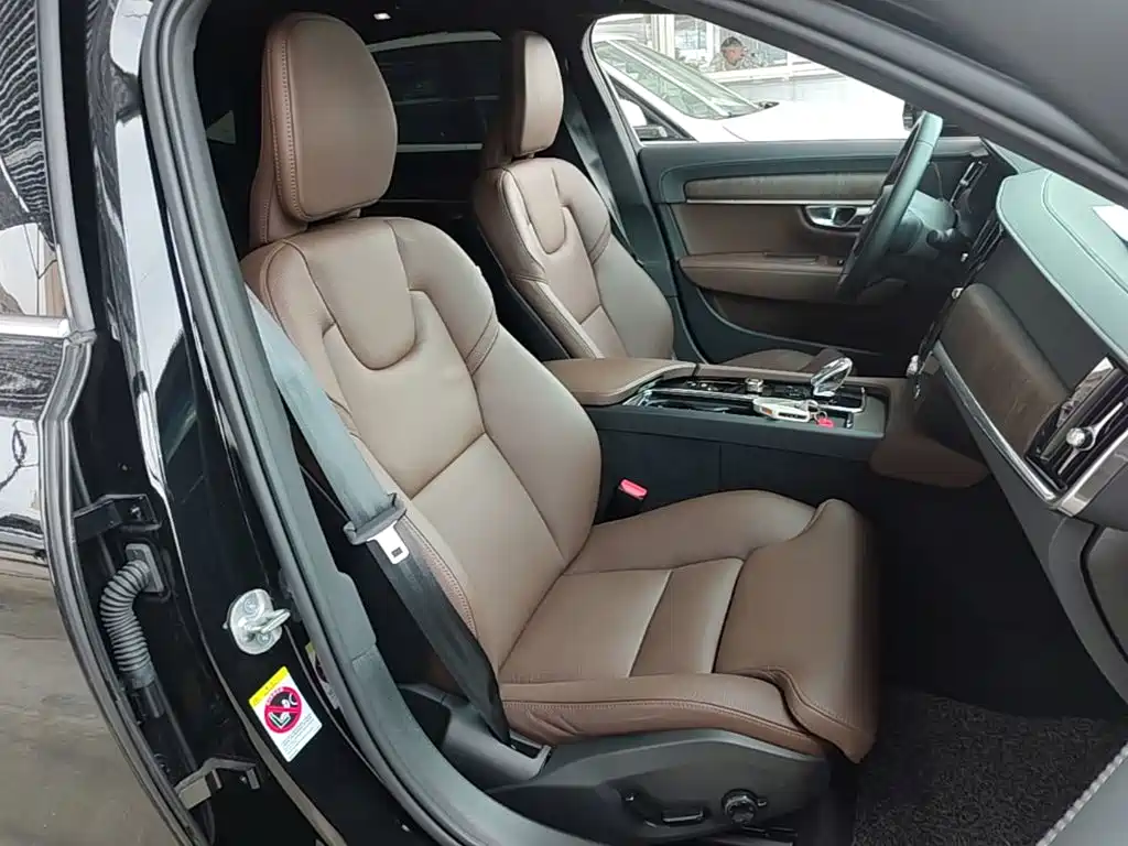 Volvo S90 — фото 25