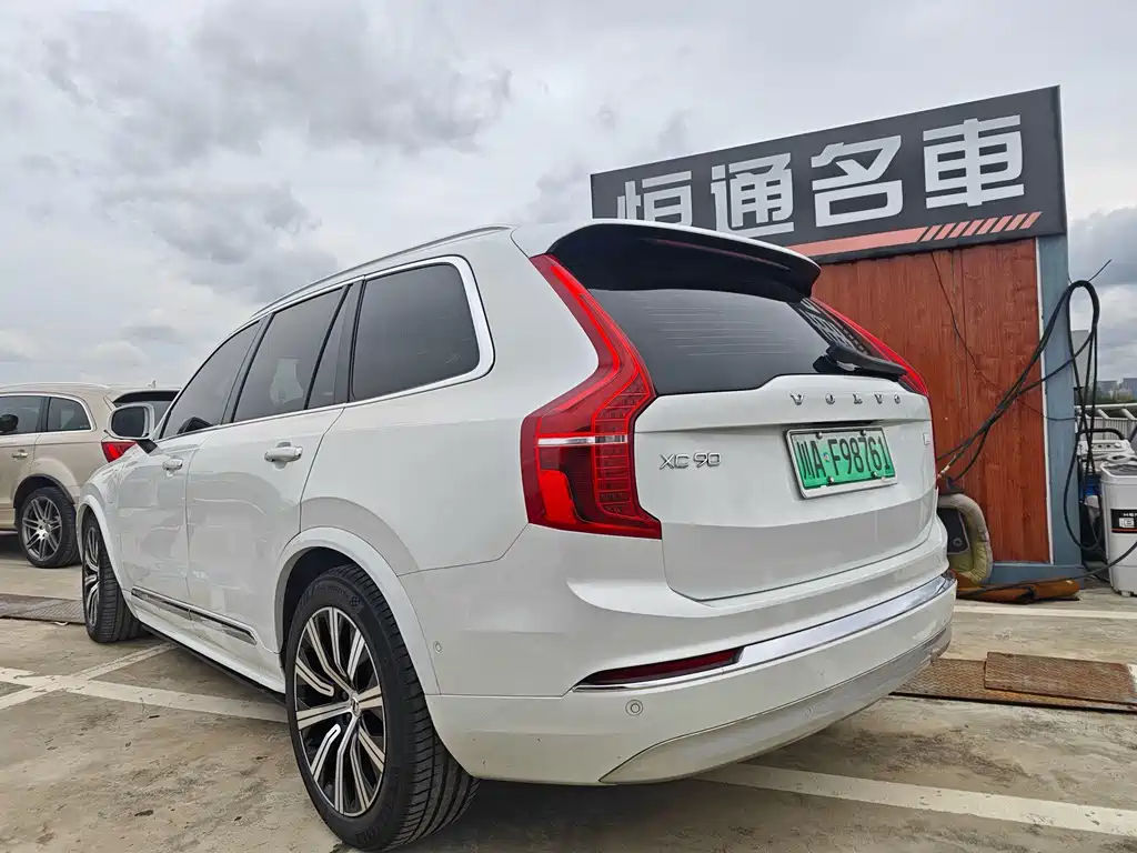 Volvo XC90 PHEV — фото 12