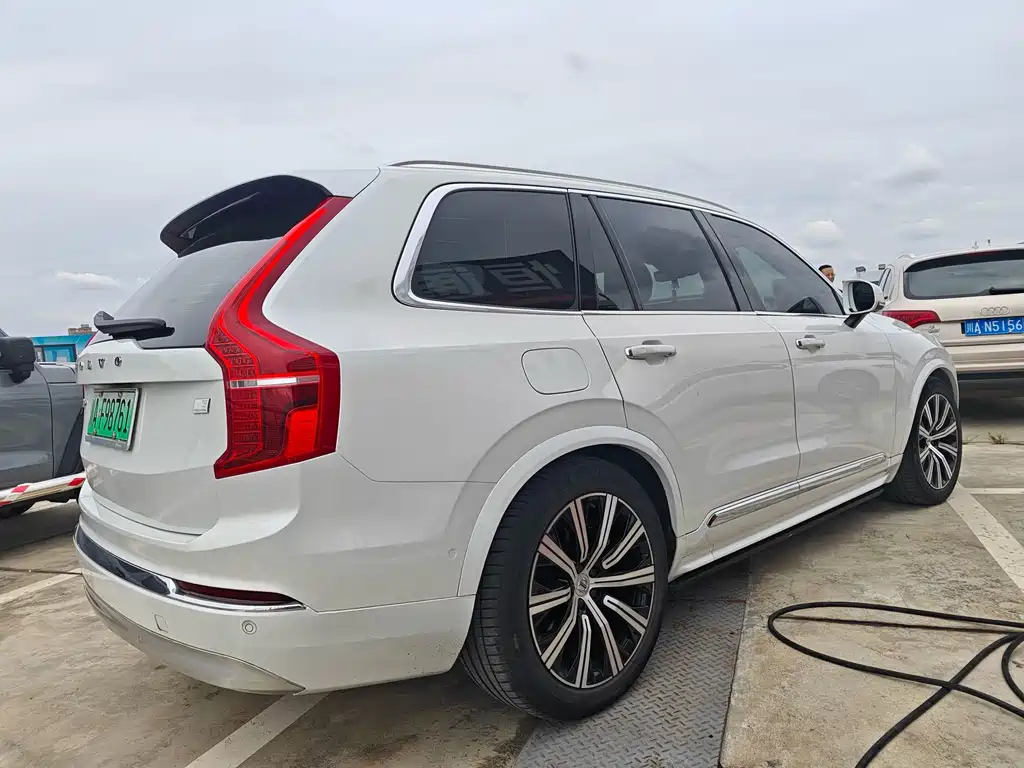 Volvo XC90 PHEV — фото 9