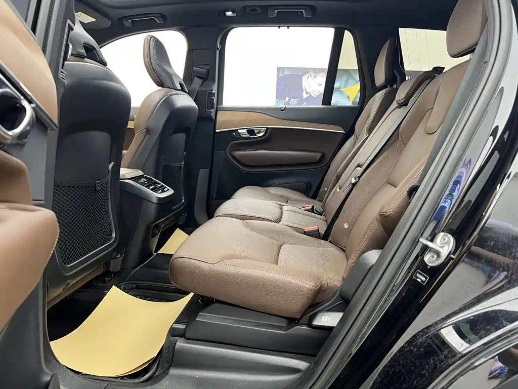 Volvo XC90 — фото 11