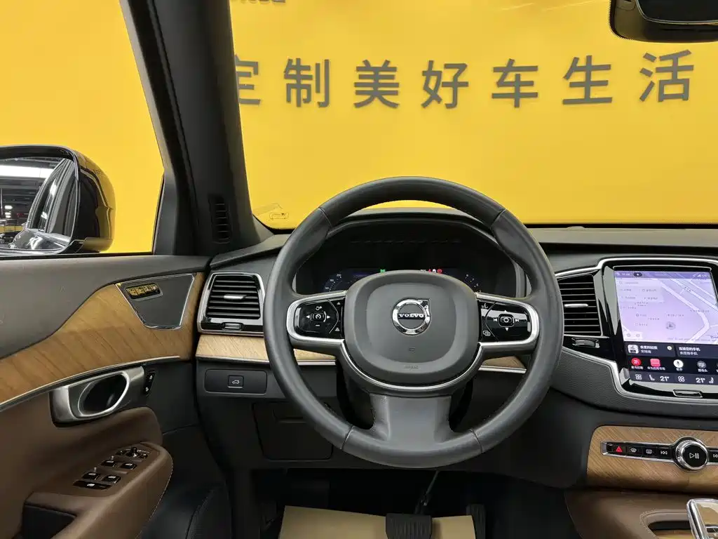 Volvo XC90 — фото 25