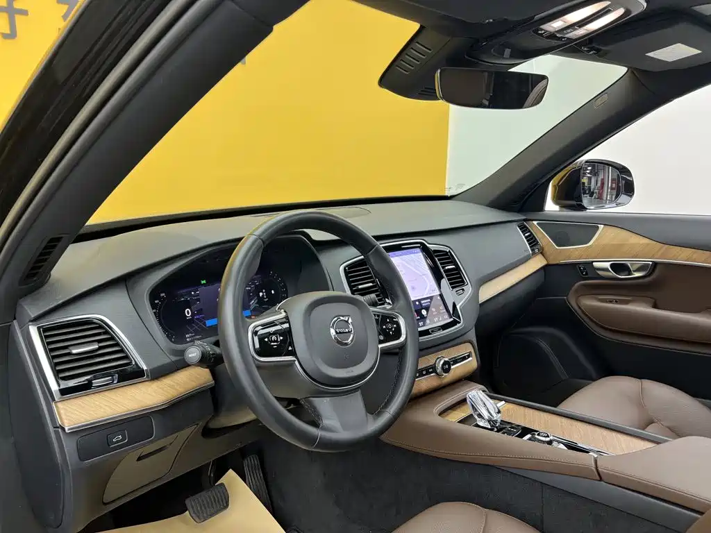 Volvo XC90 — фото 26