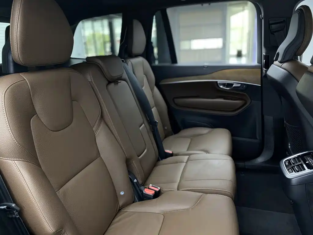 Volvo XC90 — фото 28