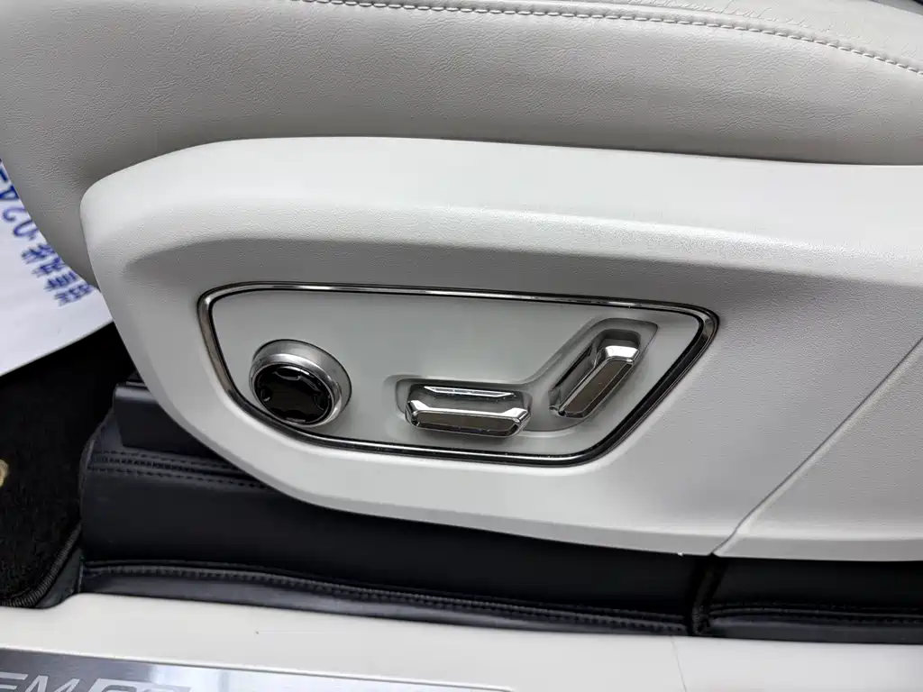 Volvo EM90 — фото 15