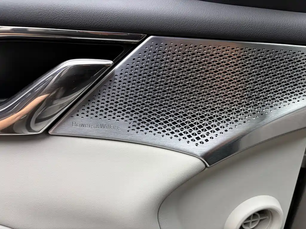 Volvo EM90 — фото 16