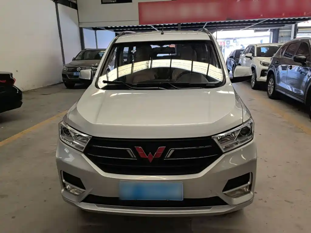 Wuling Hongguang — фото 3