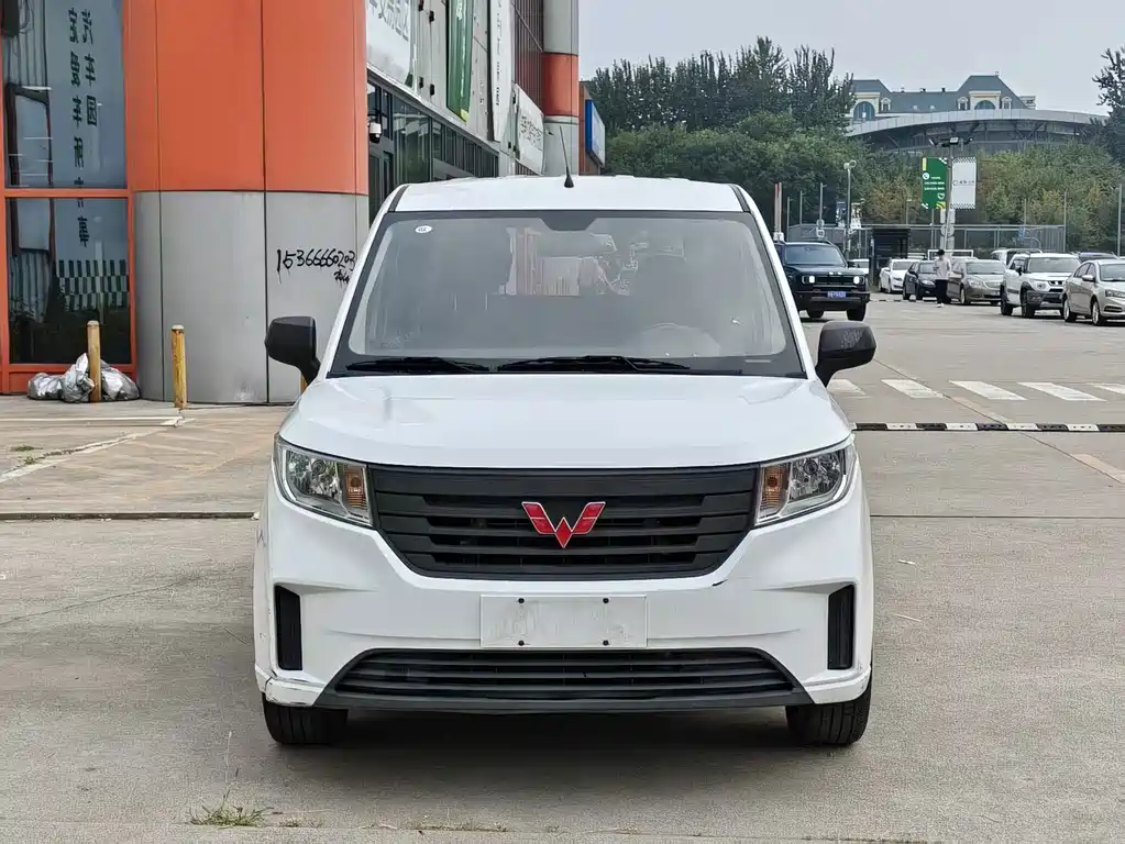 Wuling Hongguang PLUS — фото 2