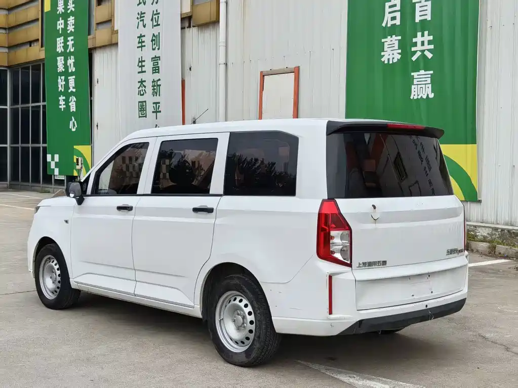 Wuling Hongguang PLUS — фото 11