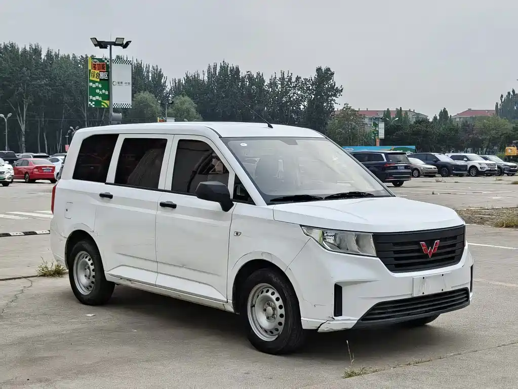 Wuling Hongguang PLUS — фото 4