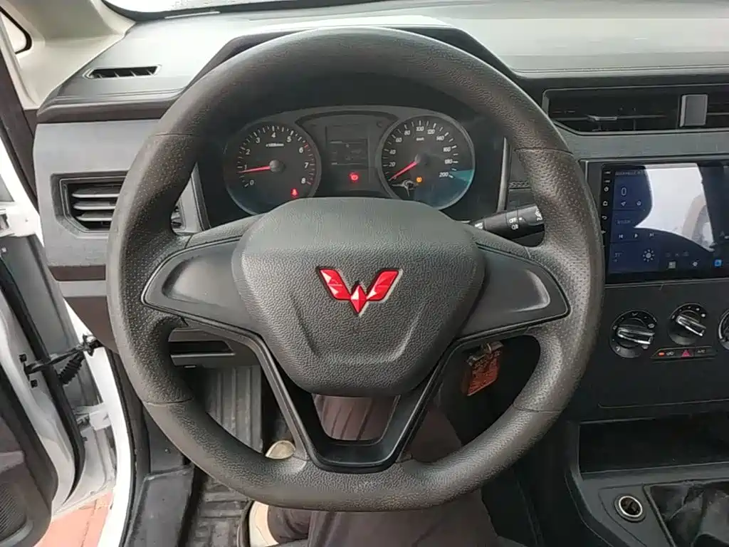 Wuling Hongguang PLUS — фото 11