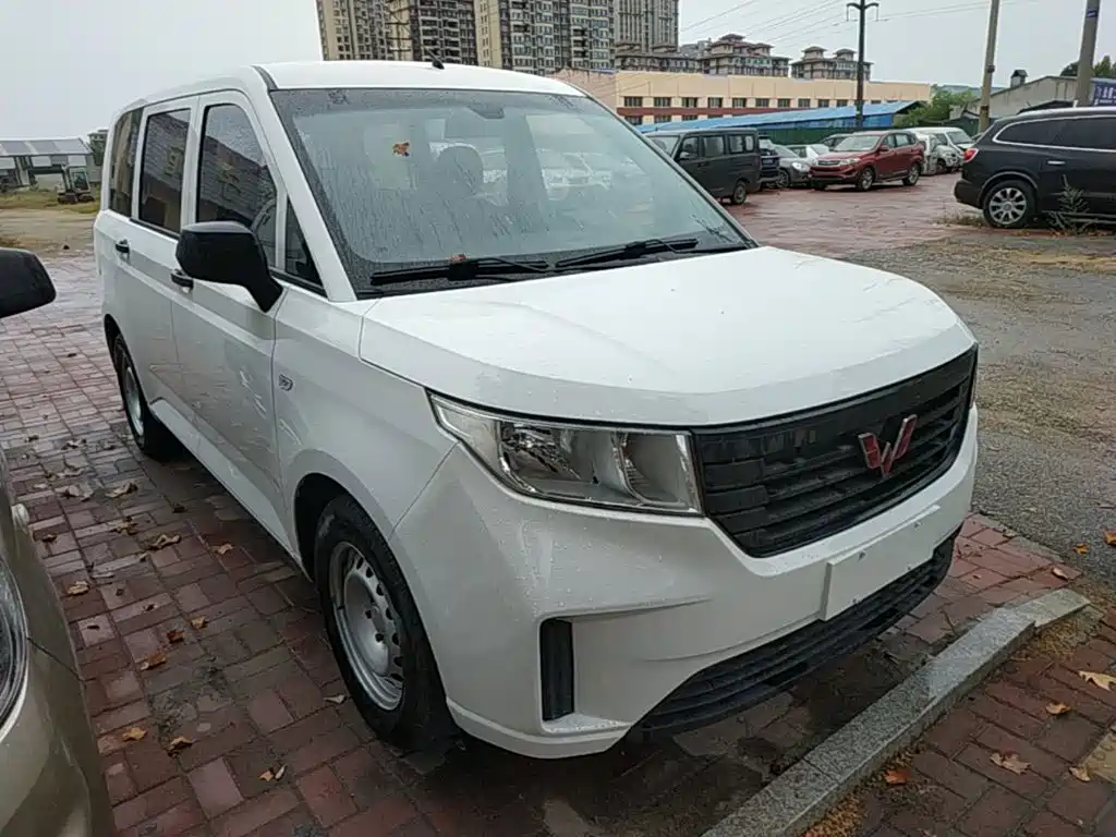 Wuling Hongguang PLUS — фото 4