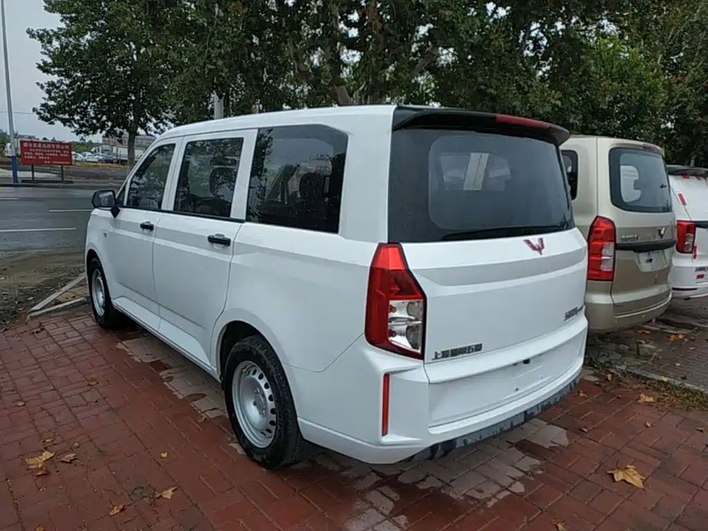 Wuling Hongguang PLUS — фото 5