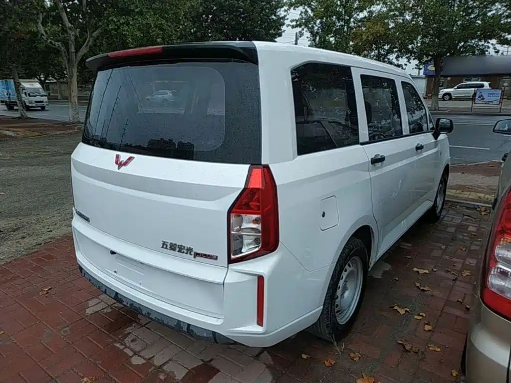 Wuling Hongguang PLUS — фото 7