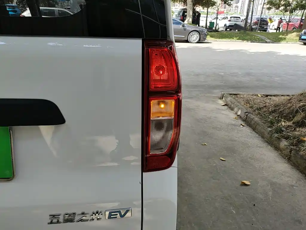 Wuling Zhiguang EV — фото 8